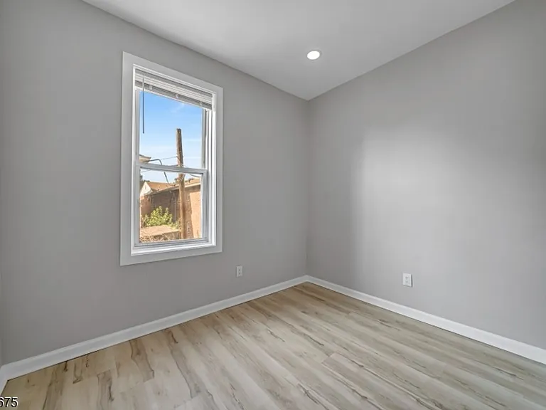 53-55 Henry St #57 — Photo 21