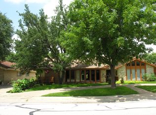 2805 Raintree Dr, Carrollton, TX 75006