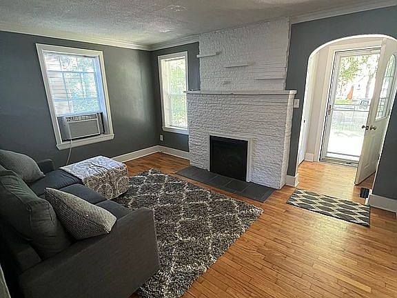 4th image of 551 Stoddard Ave