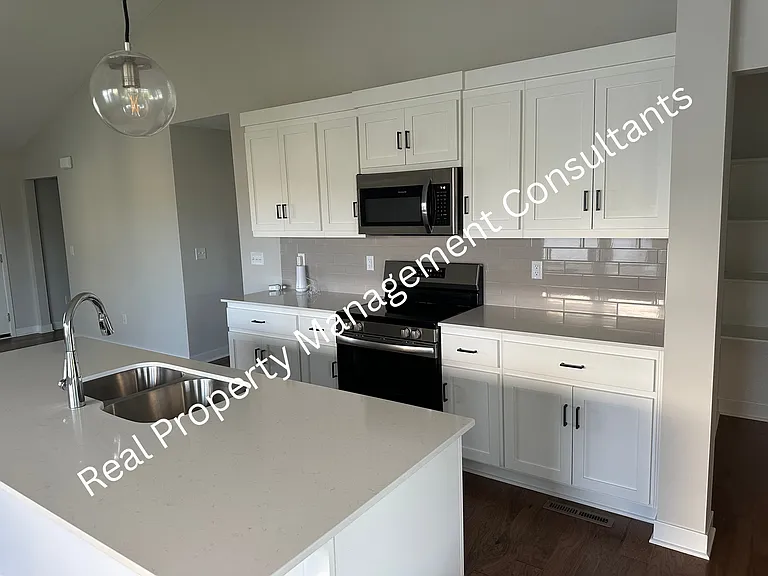 1628 SW Buckthorn St — Photo 4