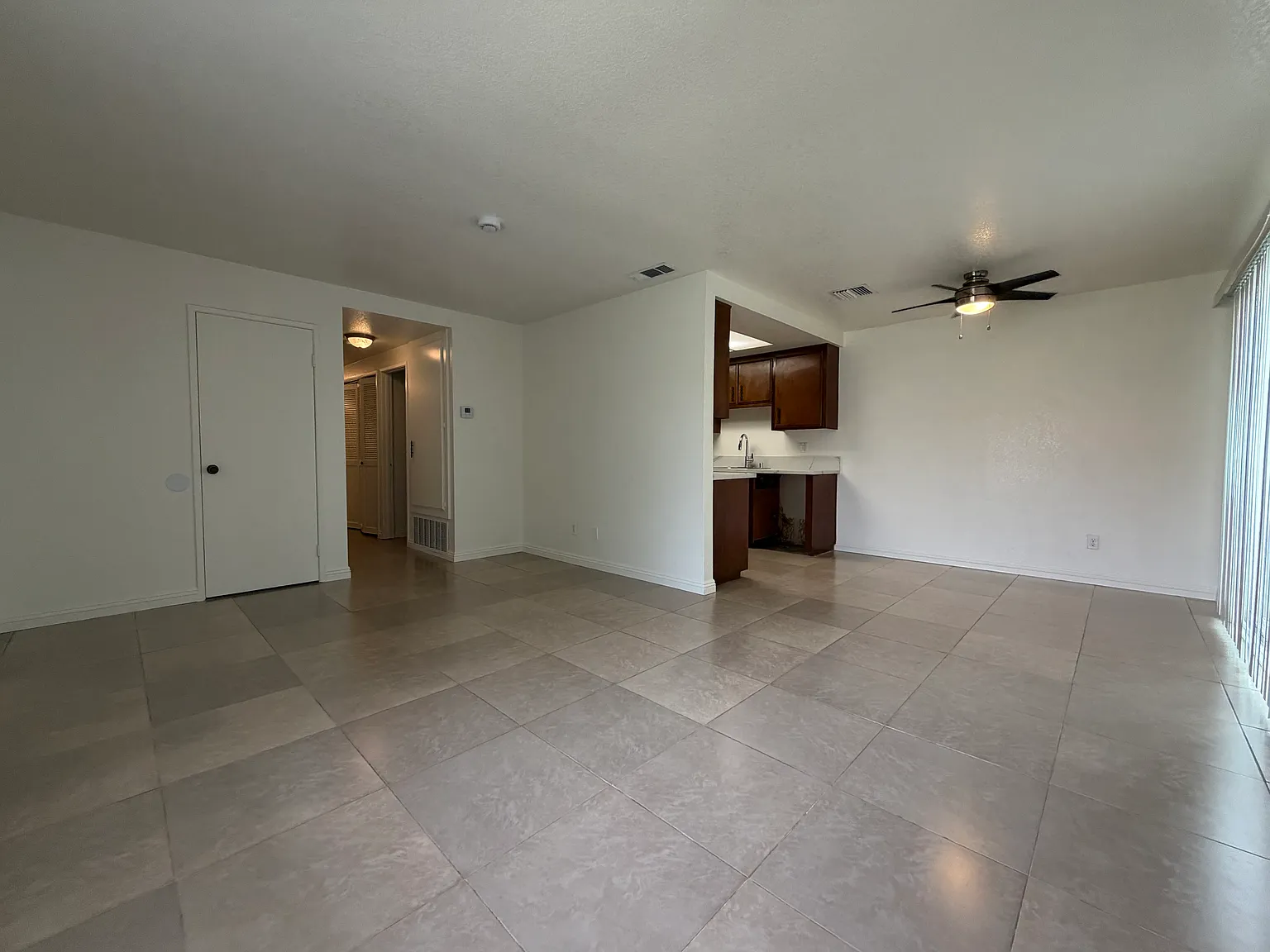 3 bed, 1053 sqft, $2,700 — Photo 3