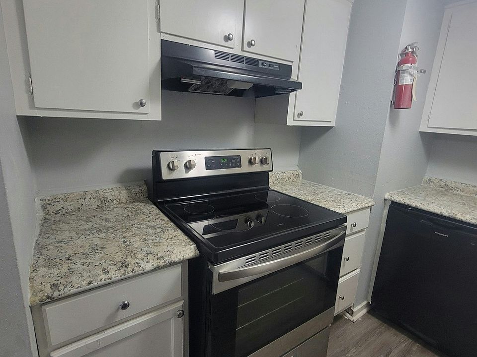2nd image of 225 W McDowell Rd #L4