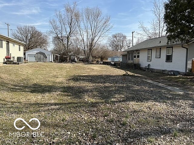 2nd image of 1641 N Luett Ave