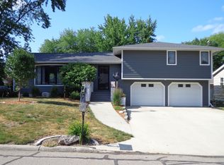 818 7th St NW, Independence, IA 50644