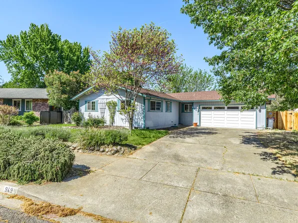 949 N Rose St, Phoenix, OR 97535