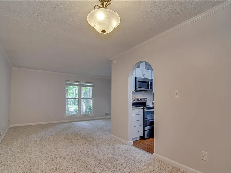 303 Meadowlake Dr — Photo 6