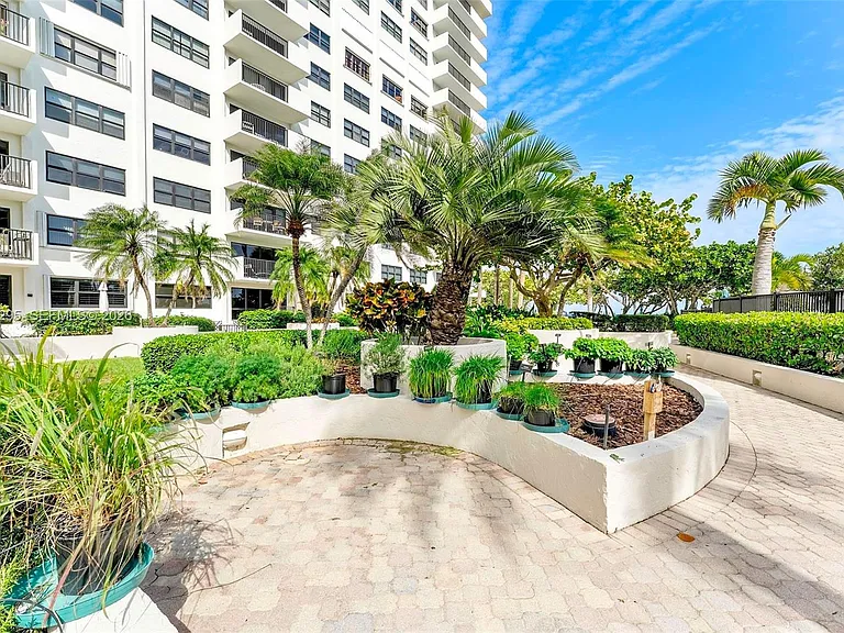 5100 N Ocean Blvd #916 — Photo 35
