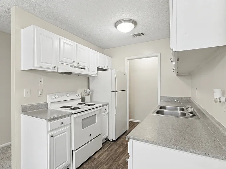 Towne Creek Apartment Homes — Photo 19