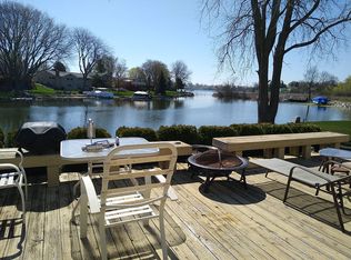 359 Beverly Estates Dr, Waterford, MI 48328
