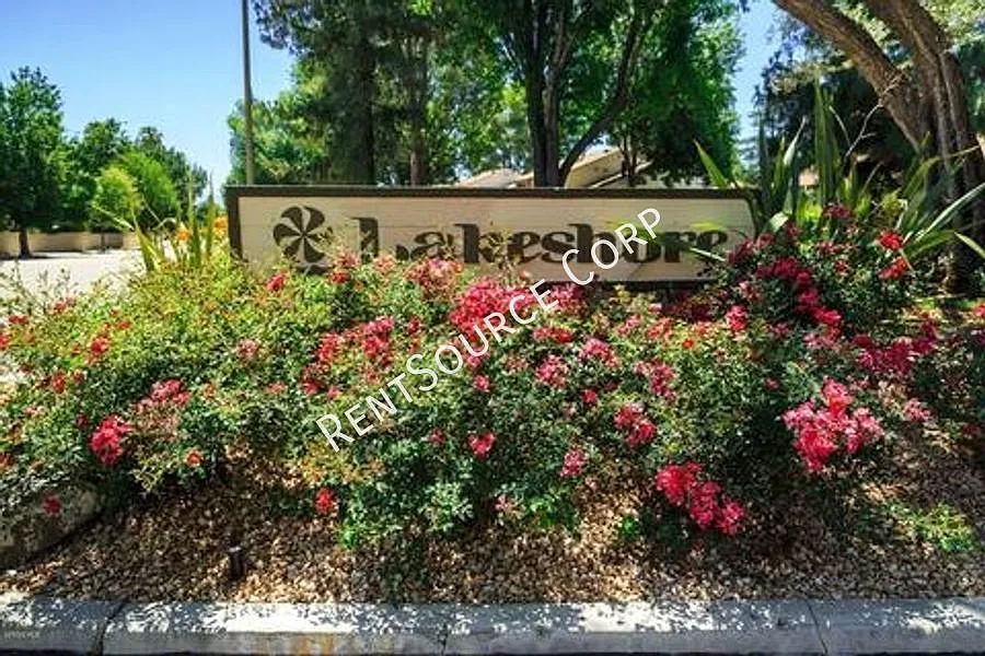 3 Bed, 2 Bath Upper Unit Condo Located in Valencia Lakeshore Community — Photo 2