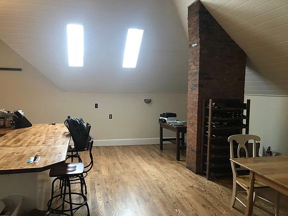 3rd image of 209 E Broadway St APT 9