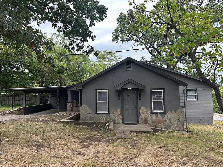 1107 Stanley Blvd #A — Photo 2