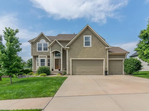 14108 Pine Valley Ct, Basehor, KS 66007