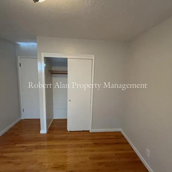 724 SW 37th St — Photo 3