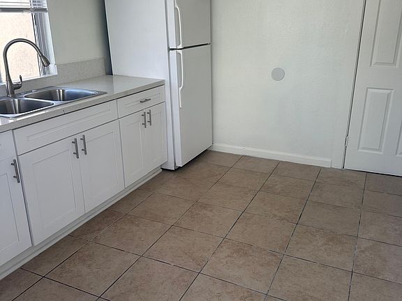 2nd image of 518 25th St #518.5