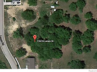 1162 N Lemen St, Fenton, MI 48430