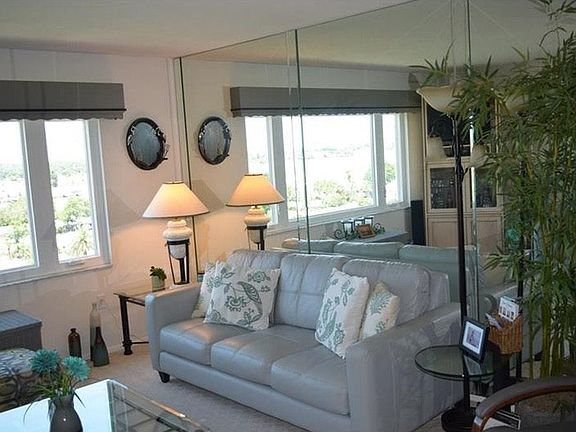 2nd image of 4725 Cove Cir APT 906