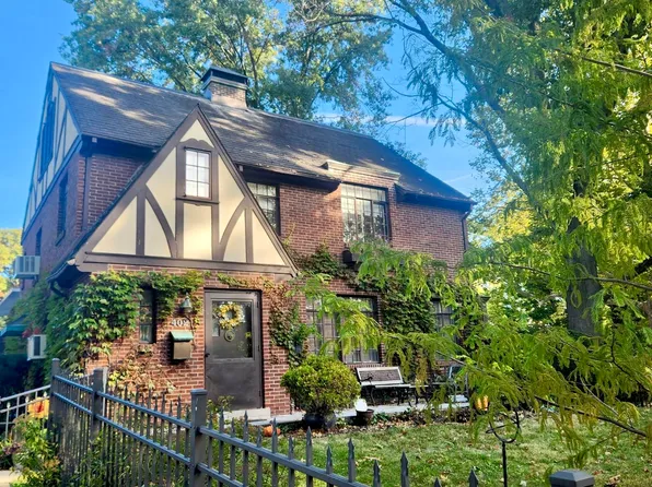 402 W Iowa St, Urbana, IL 61801