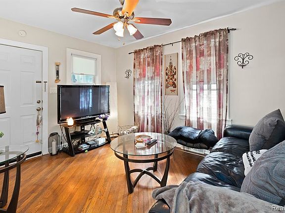 5th image of 1785 Channing St Floor 1