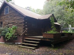 1075 Arrowhead Dr, Pocono Lake, PA
