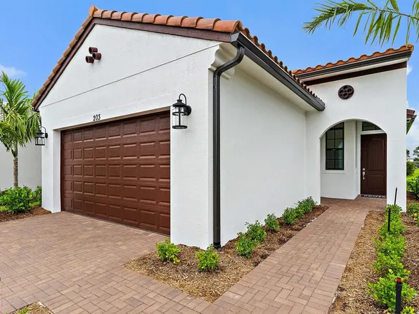 203 SE Via Sangro, Port Saint Lucie, FL 34952