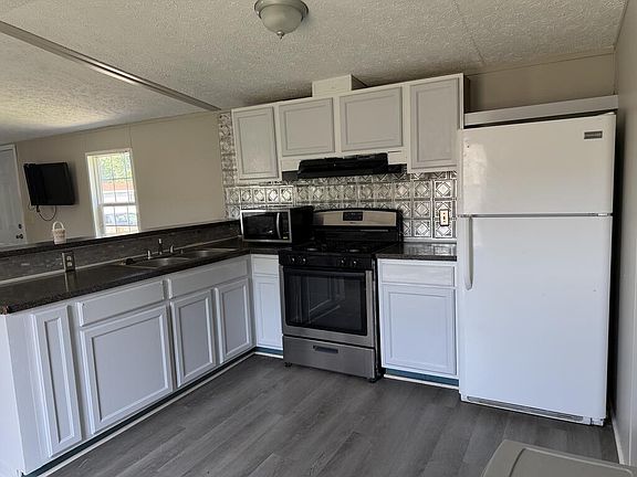 3rd image of 63 Colony Dr