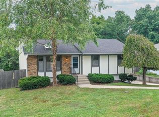 713 SE Redwood Ln, Blue Springs, MO 64014