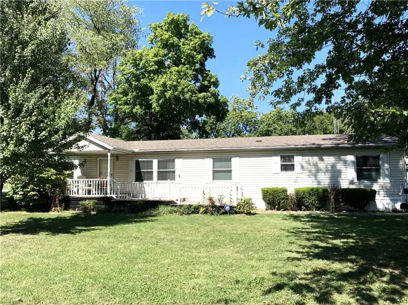 308 W 4th St, Pana, IL 62557