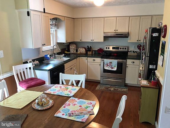2nd image of 8925 Waldren Way