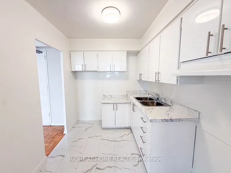 1440 Lawrence Ave W #510 — Photo 10