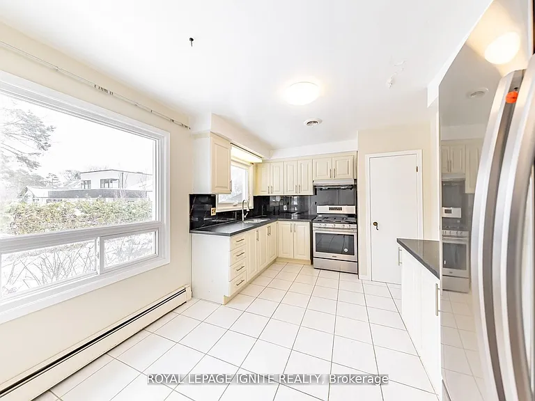 83 Deep Dene Dr #MAIN — Photo 21