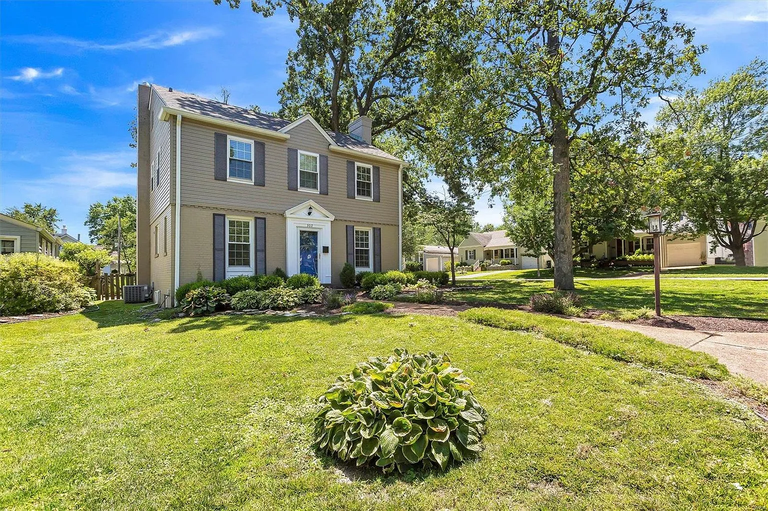 302 Oakley Ln photo 1