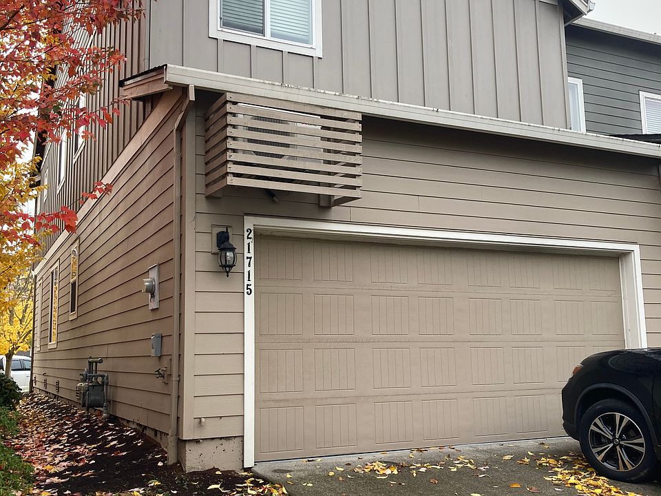 End unit, double driveway