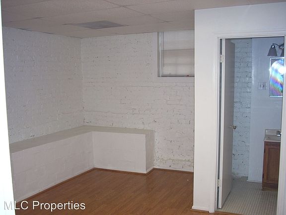 5th image of 996 Greenwood Ave NE APT 1