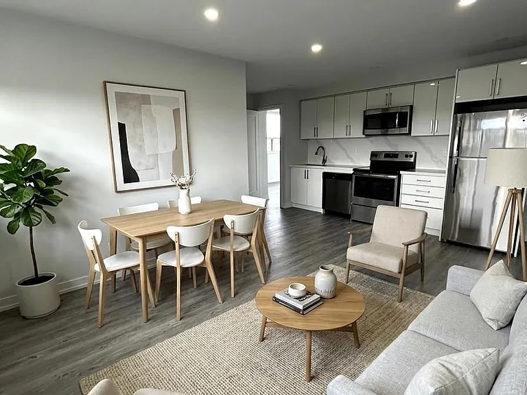 15 Walmer Rd #202 — Photo 1