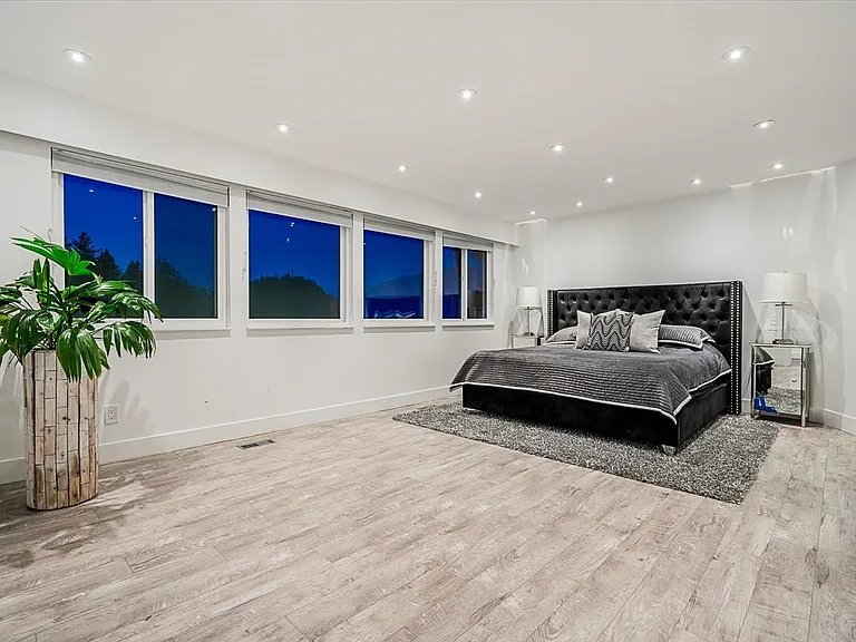 6446 Marine Dr — Photo 20