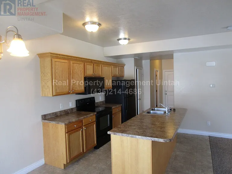 205 E 1100 S — Photo 3