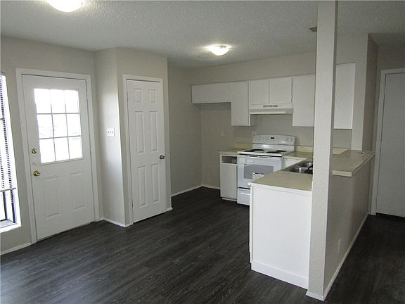 3rd image of 10207 Brownie Dr APT D