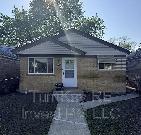 7732 S Lotus Ave — Photo 1