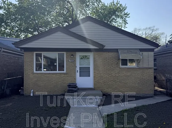 7732 S Lotus Ave, Burbank, IL 60459