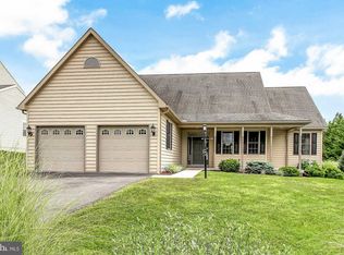 942 Alandale Dr, Chambersburg, PA
