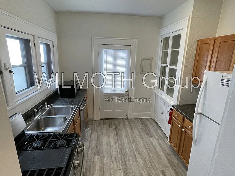 537 E 11th St #2 — Photo 5