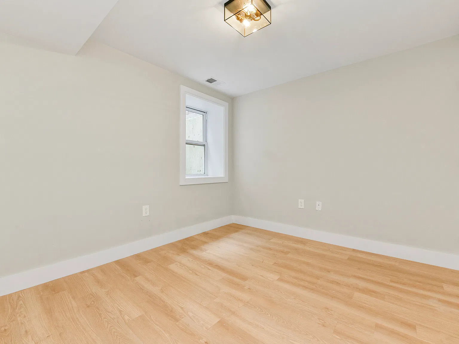 2 bed, 2.5 bath, 1200 sqft, $3,700 — Photo 3