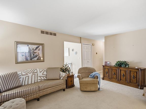 4th image of 2982 Roundtree Dr