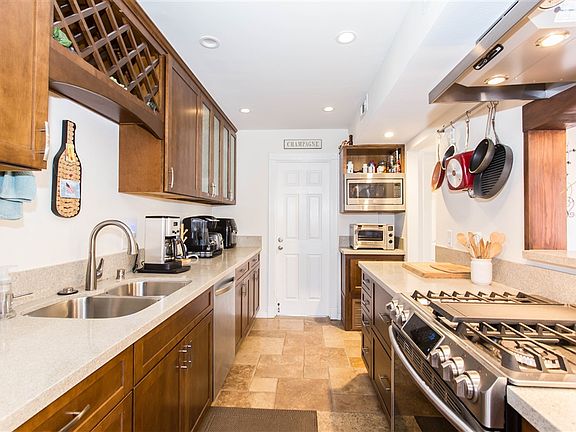 2nd image of 6010 Portobelo Ct