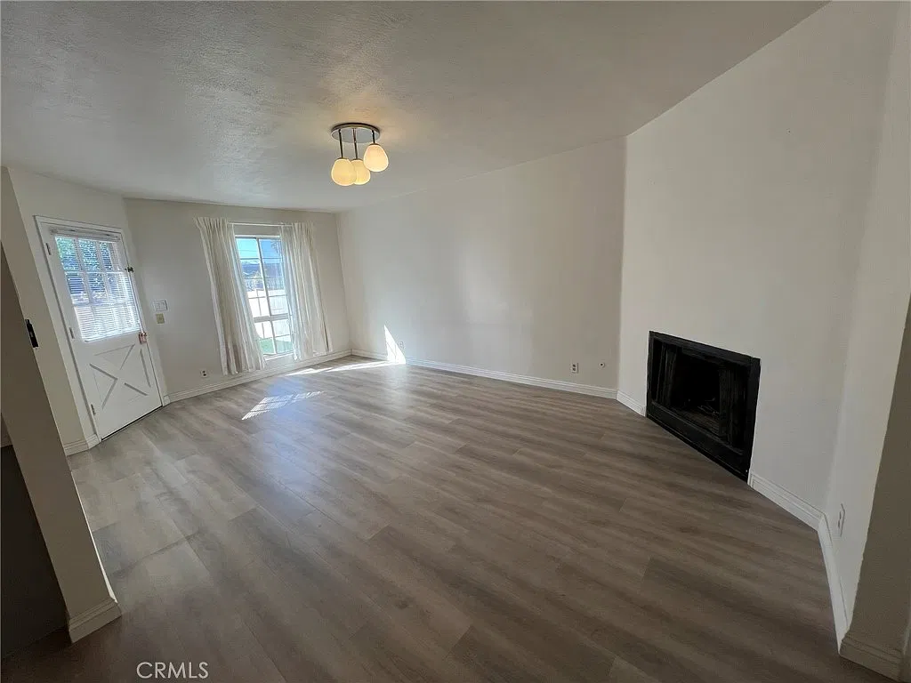 2 bed, 1193 sqft, $2,350 — Photo 3