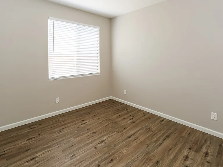 10314 W Pioneer St — Photo 13