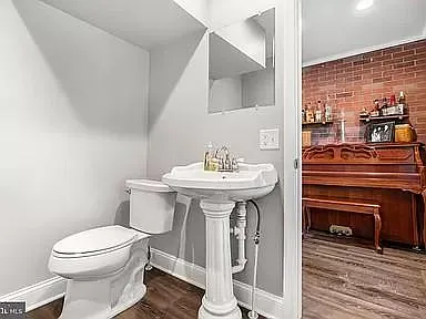 328 Cecil St — Photo 16