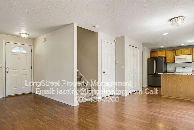 332 NE Carmen Pl — Photo 9