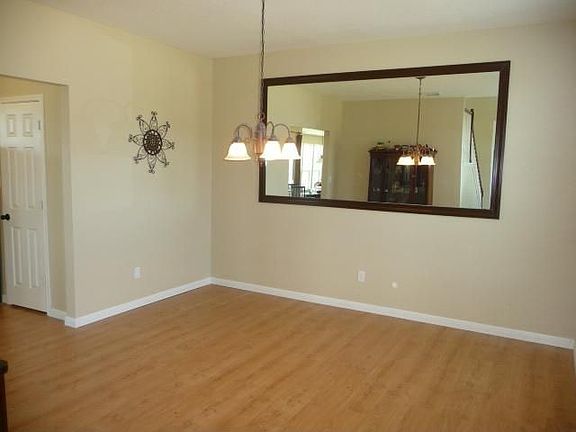 4th image of 119 Stable Oaks Dr